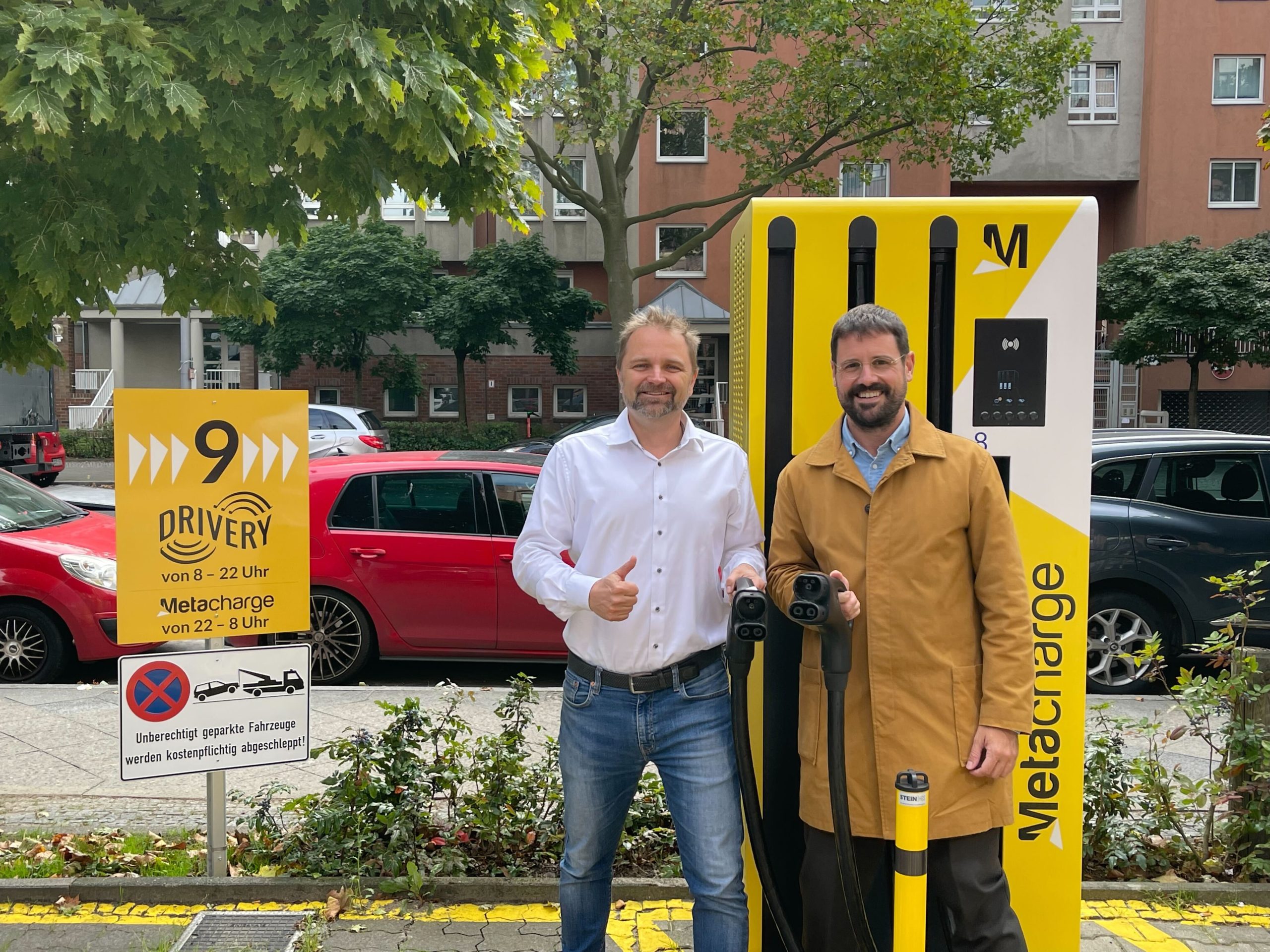 Schnellladen für Gewerbetreibende: Metacharge und EVTEC starten an der The Drivery Berlin ersten Ladeservice, bei dem Laden garantiert wird
